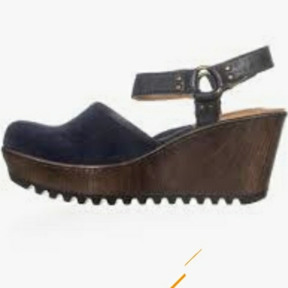 Blue Suede b.ø.c Rina Wedge - Picture 3 of 4